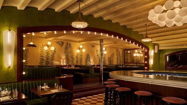 프라다가 기획하고 앤더슨이 꾸민 공간, 플랫슈즈 신고 가보세요