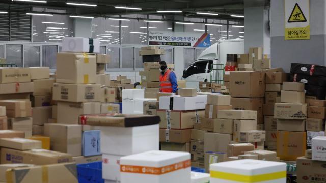 [기로에 선 새벽배송] 새벽배송 규제 논의에 식품업계 촉각…온라인 중심 유통전략 흔들리나