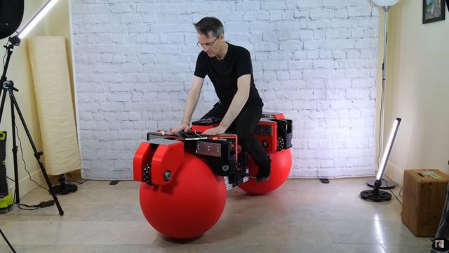 만화 ‘드래곤볼’ 현실화? 공으로 굴러가는 전동 바이크 등장