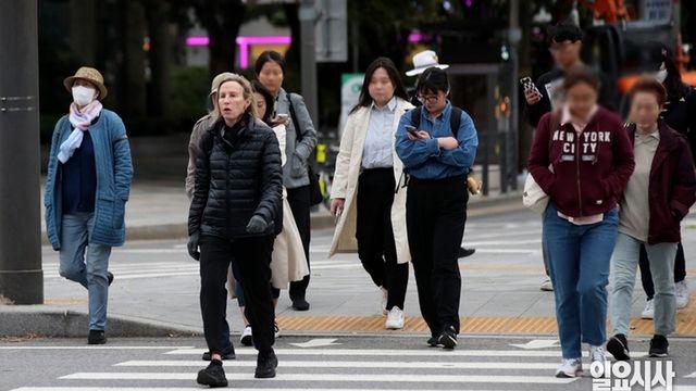 <오늘의 날씨> 전국 찬 바람에 ‘쌀쌀’⋯낮 최고 18도