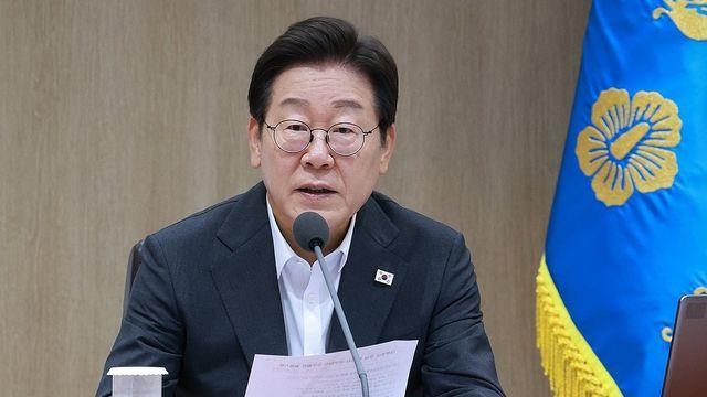 [속보] 李대통령 국정 지지율 56.7%…민주 46.5%, 국힘 34.8% [리얼미터]