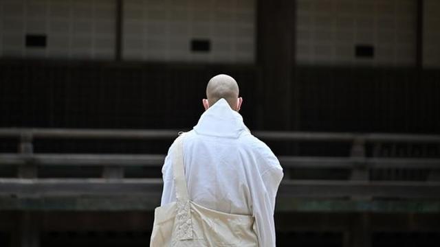 스님도 근로자?…13년 밀린 월급 7억 요구한 스님에 법원 판단은