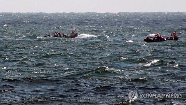 군산 해역서 중국 어선 전복 9명 실종…밤샘 수색에도 못 찾아