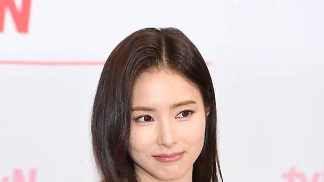 신세경, 뭐 하고 사나 했더니…한국 떠나 '파리지앵' 근황 