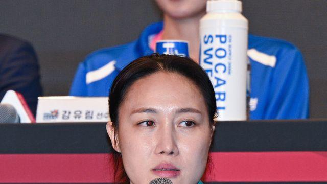 '역대 최다 출전 초읽기' 예고 은퇴 선언한 김정은 