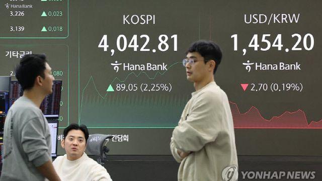 코스피 불장에도…개미 투자자 절반 이상은 손실