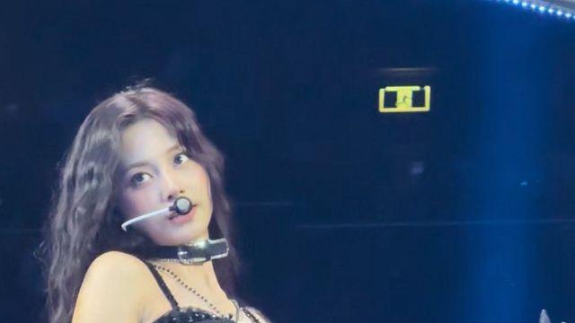 개미허리 자랑하는 트와이스 쯔위