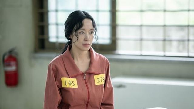 '남편 살인 혐의' 전도연, 김고은과 교도소 行…강렬한 죄수복 (자백의 대가)