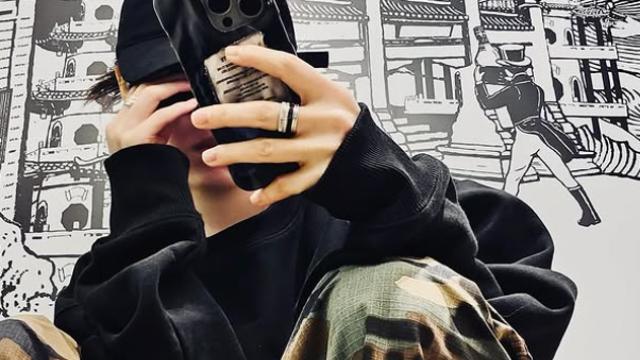 문별, 밀리터리 팬츠로 완성한 스트릿룩 [스타연구소]