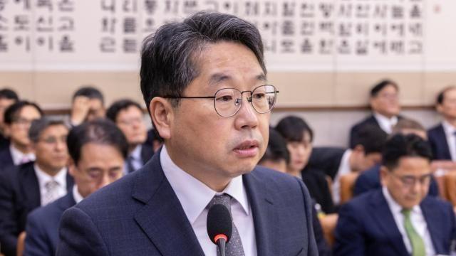노만석 대행, 연가 내고 사퇴 고심…내부 요구 거세