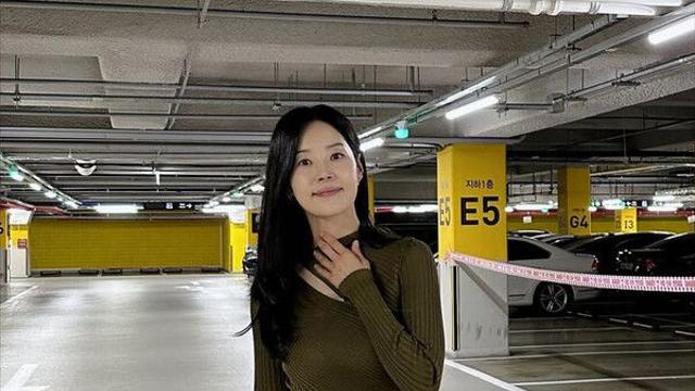 한지혜 카키 원피스 완벽 소화…물오른 미모