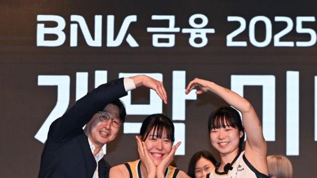 '무려 60.2%' 동료들이 뽑은 우승 후보 KB, 돌아온 '1강' 박지수 [WKBL 미디어데이]