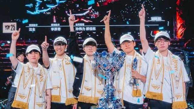 [롤드컵] ‘3연속 우승’ T1, LoL 이스포츠 새 역사 썼다