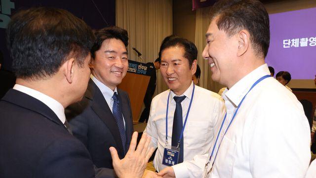 李, 민주당 지역위원장 워크숍서 “동지 믿고 대통령 책무 이행”