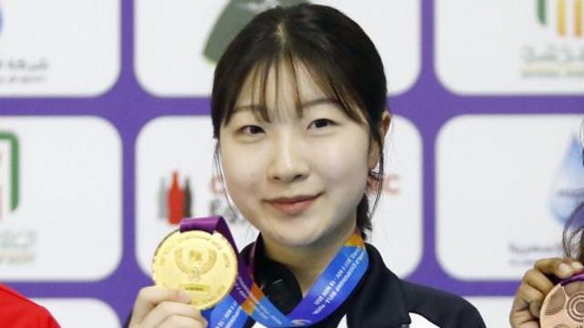 한국 사격에 '안세영급' 스타 나왔다!…이제 18살, 올림픽+세계선수권 전부 제패→미녀 총잡이 반효진 쾌거
