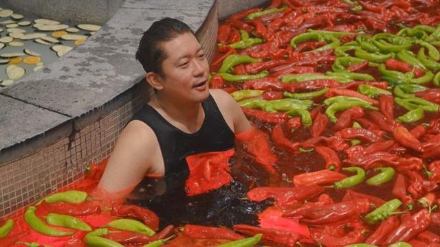 김대호, 대형 훠궈탕 입수→몸 담근 목욕탕 물 먹방 '경악' (위대한 가이드2.5)