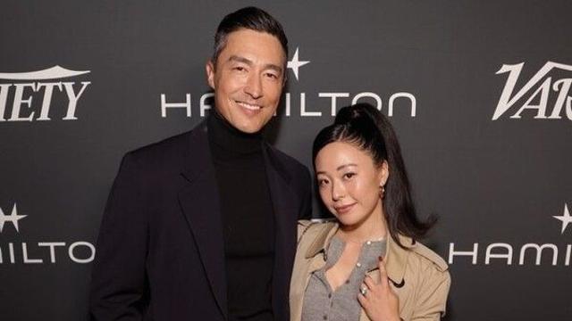 다니엘 헤니♥루 쿠마가이, 결혼 후 첫 공식 석상 '레드카펫 투샷' 공개… 흰머리에도 돋보이는 다니엘 헤니의 '클래식 미모'