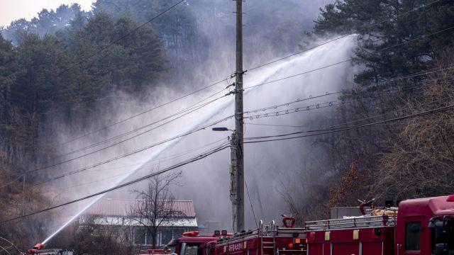 강원 화천서 산불 발생… 헬기·차량 동원해 진화 중
