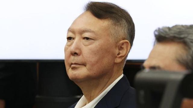 박지원 “윤 전 대통령 영치금, 연 단위로는 25억…뇌물 아닌가”