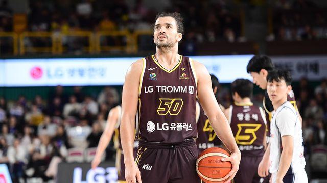 유기상 없어도…프로농구 LG, KCC 22점 차 대파하고 선두 복귀