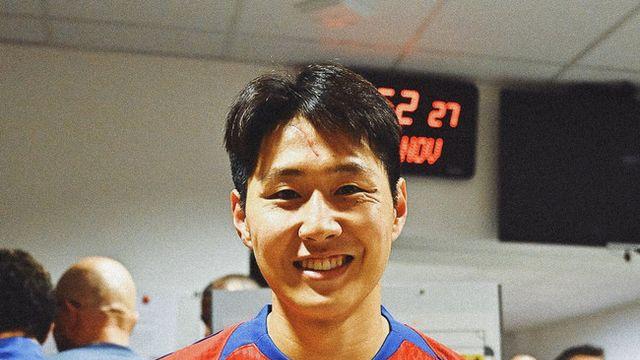 “이강인 축하해!” PSG 유니폼 입고 100번째 경기→기념패 들고 미소…“엔리케 충격 요법 통했어”