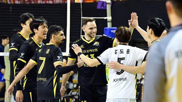 '나경복 300서브득점' KB손해보험, 한국전력 꺾고 선두 도약