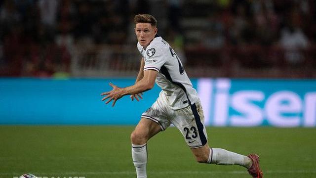 중원 보강 필요한 맨유, '노팅엄 돌풍 주역' 앤더슨 원한다... 문제는 '2천억' 이적료