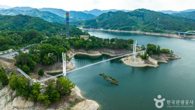 김천 가볼 만한 곳, 고요한 자연과 특별한 맛을 찾는 여정