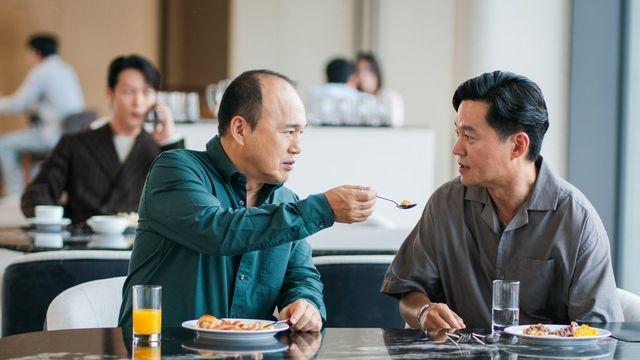 이서진X김광규, ‘키스는 괜히 해서!’에서 서로 사랑하는 사이? ‘설정 과몰입’