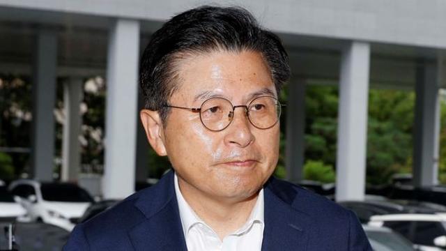 내란특검, 황교안 전 총리 자택서 체포영장 집행