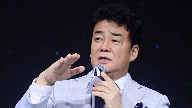 백종원, 6개월 만의 복귀에 ‘잡음’…“조직적 기업 죽이기 멈춰야”