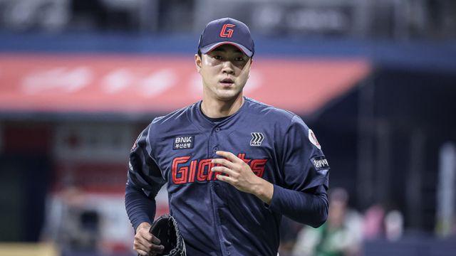 롯데 마운드 현재로 자리매김한 윤성빈·이민석, 각자 자리에서 알찬 '가을나기'