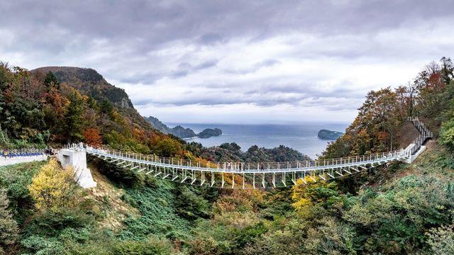 울릉 '울렁다리' 준공…길이 94.6ｍ 해안 도보 명소