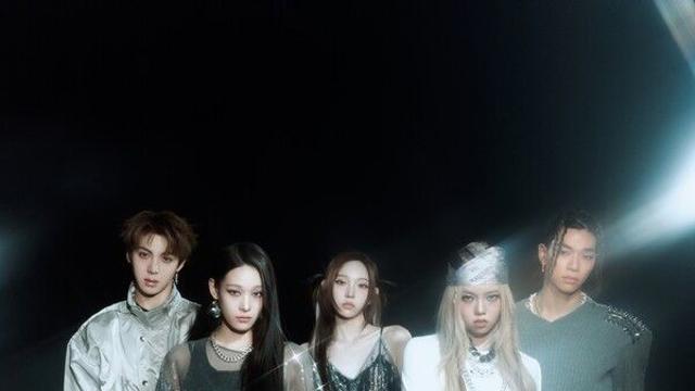 올데이 프로젝트, 'ONE MORE TIME' 콘셉트컷 공개…'은빛 힙스터 비주얼' 눈길