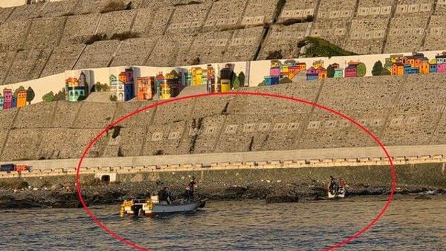 부산 앞바다 갯바위에 모터보트 좌초, 30대 선장 무사 구조