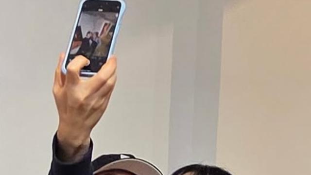 “MZ셀카 실화?” 김혜수·채시라, 트렌디한 ‘책받침 여신’ [IS하이컷]