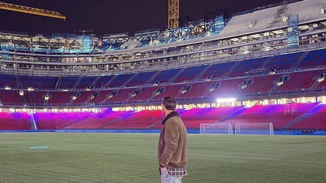 캄프누 경비원들 메시 보고 즉시 입장 허락