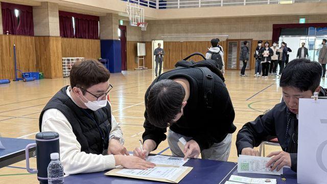 드디어 결전의 날…수험생들 “고비 넘긴 우리 모두 수능 대박!” [현장, 그곳&]