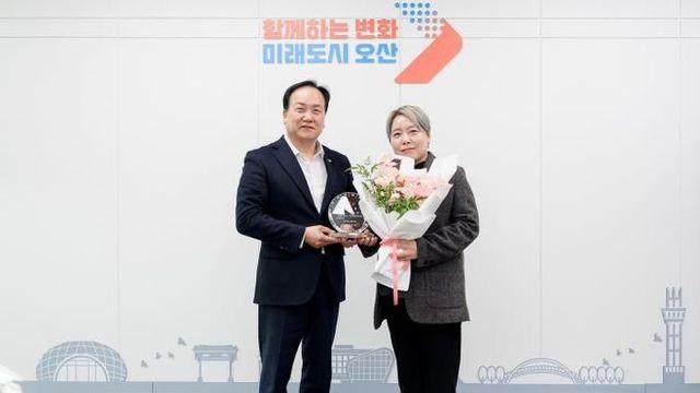 오산시, '오산 세교맘 동행' 카페 매니저 김안나씨 1일 명예시장 위촉