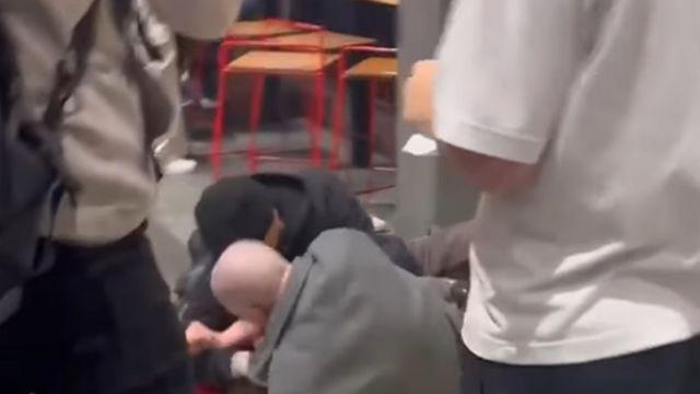 맥도날드 女직원에 폭언→침까지 뱉으려…유명 가수가 공개한 영상 ‘일파만파’ [할리웃통신]