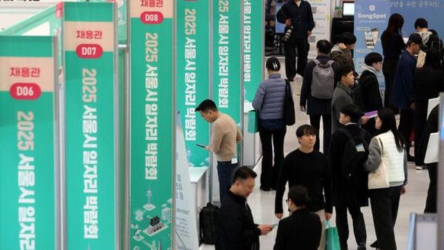 내수로 버틴 10월 고용…건설·제조업 부진 장기화에 청년층 한파 지속(종합)