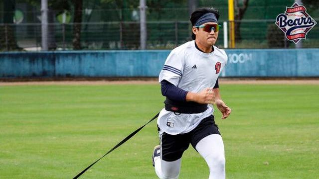 두산 투수진, 15㎏ 흙주머니 차고 전력 질주…