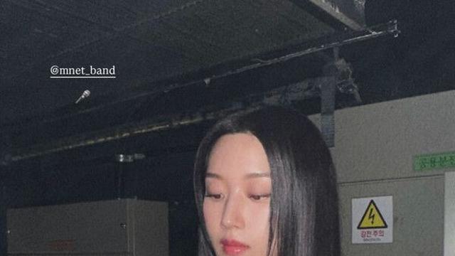 문가영 완벽 미모 과시…시크한 표정