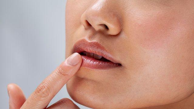 키스를 부르는 입술 관리법? 입술의 유수분 밸런스를 위한 ‘립 슬리핑 팩’ 3