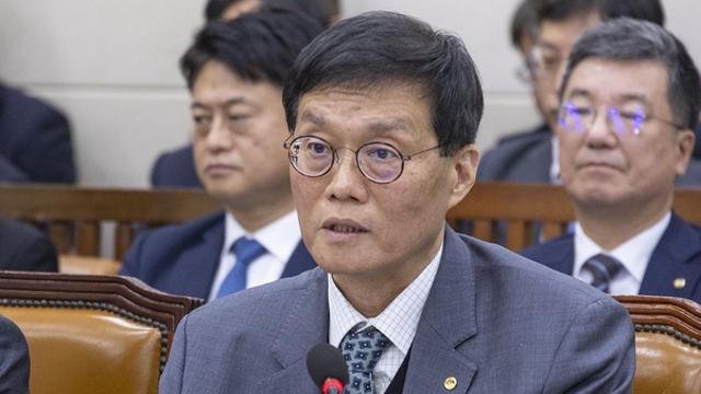한은 총재 '금리 방향전환' 시사에 채권시장 출렁, 국고채 급등
