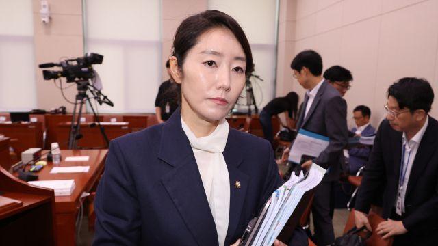 '갑질 금지' 국회공무원 규정에 국회의원만 빠졌다…