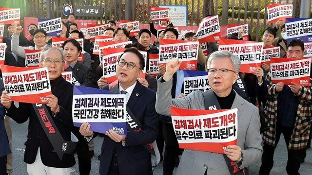 “제2 의료사태 부른다”···의협, 검체검사 개편에 ‘전면전’ 선포
