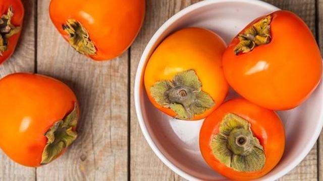 뼈까지 얼어붙을 거 같은 겨울 다가올 때는 단감을 '껍질째' 드세요