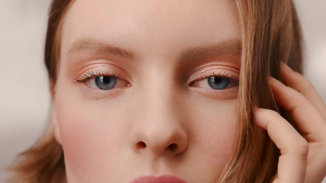 예술적 광채를 담은 에르메스의 ‘로카바 실크 파우더’