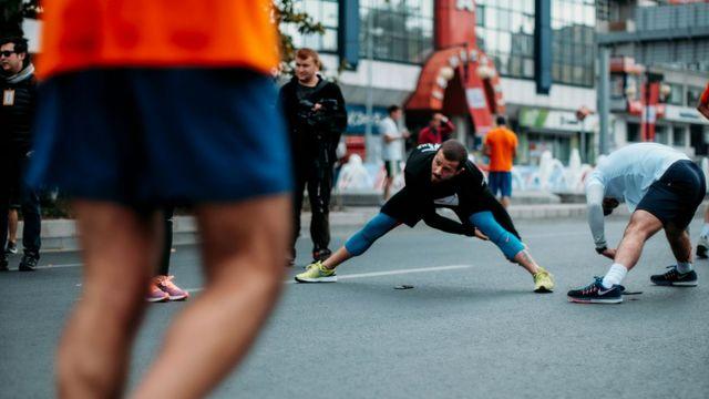러닝 전후에 스트레칭을 꼭 해야 할까? 달리기 전 5분이 만드는 차이!